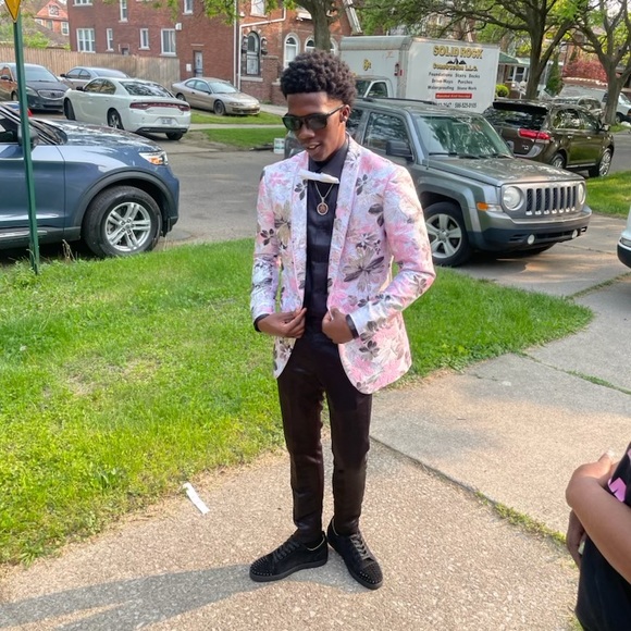 Wore for only 2 hours and its not point of keeping it so hml - Picture 8 of 8